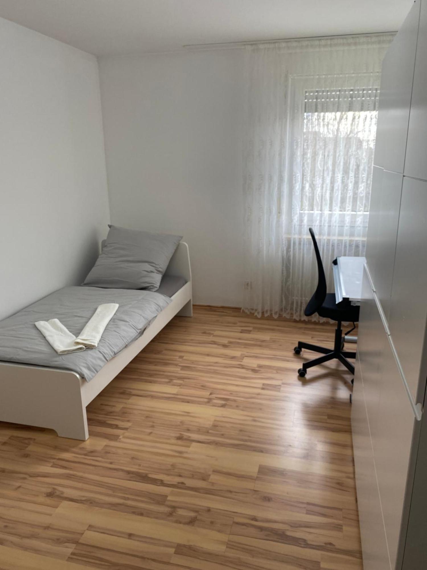 3 Zimmerwohnung Naehe Autobahn A8 奥格斯堡 外观 照片